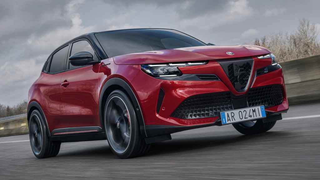 Así es el Alfa Romeo Junior, un SUV urbano híbrido y eléctrico.