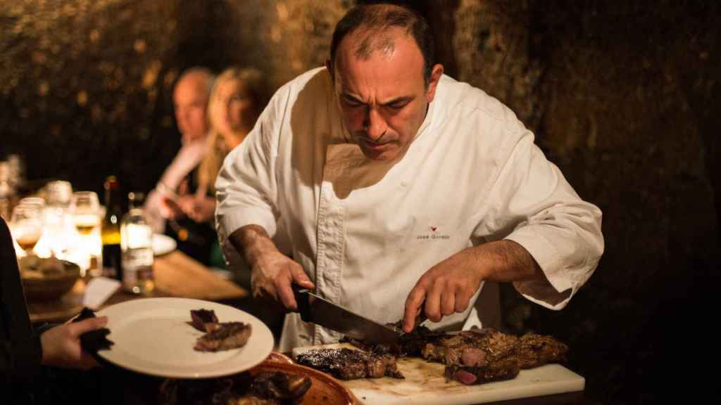 José Gordón cuidando de la mejor carne de Europa.