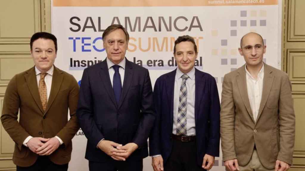 El alcalde de Salamanca, Carlos García Carbayo, y el rector de la Usal, Juan Manuel Corchado, presentan el congreso Salamanca Tech Summit (4)