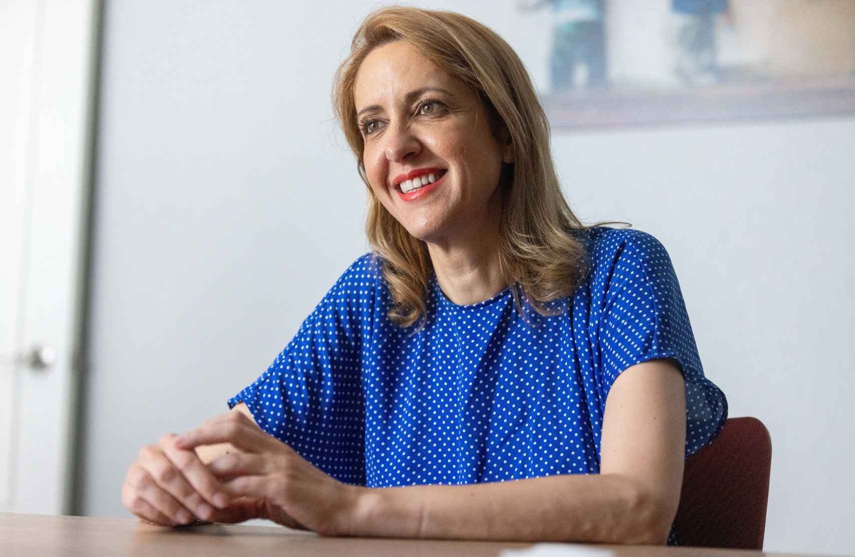 Cristina Maestre responde a EL ESPAÑOL - EL DIGITAL CLM en la sede del PSOE de Castilla-La Mancha.