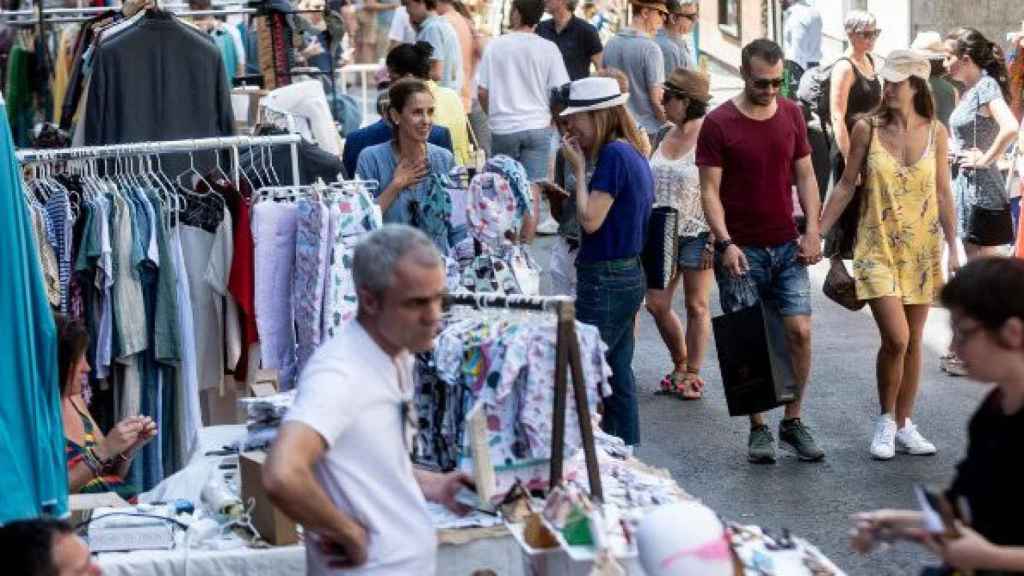 Mercadillo al aire libre.
