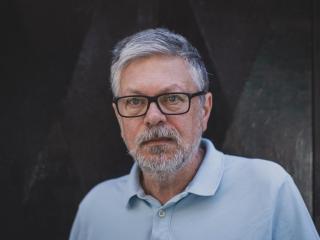 Mijaíl Shishkin posa para esta entrevista en las calles de Madrid.