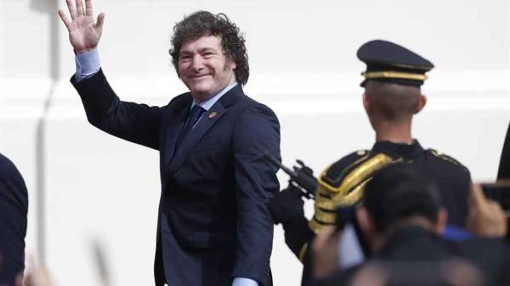 Javier Milei pretende despedir a 50.000 funcionarios cumpliendo su promesa de campaña electoral reducir el Estado a la mitad