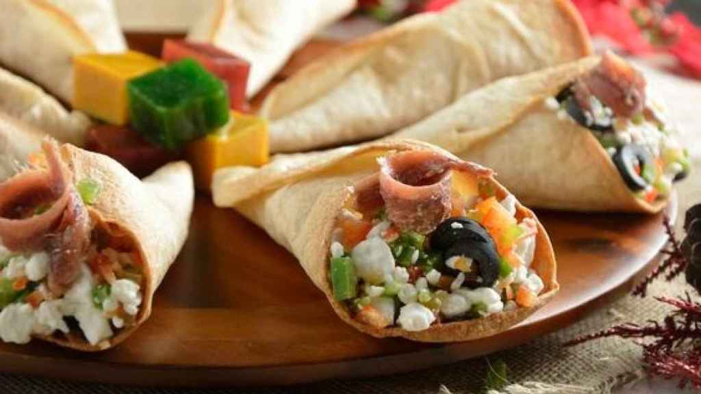 Burrito de verduras asadas con anchoas.