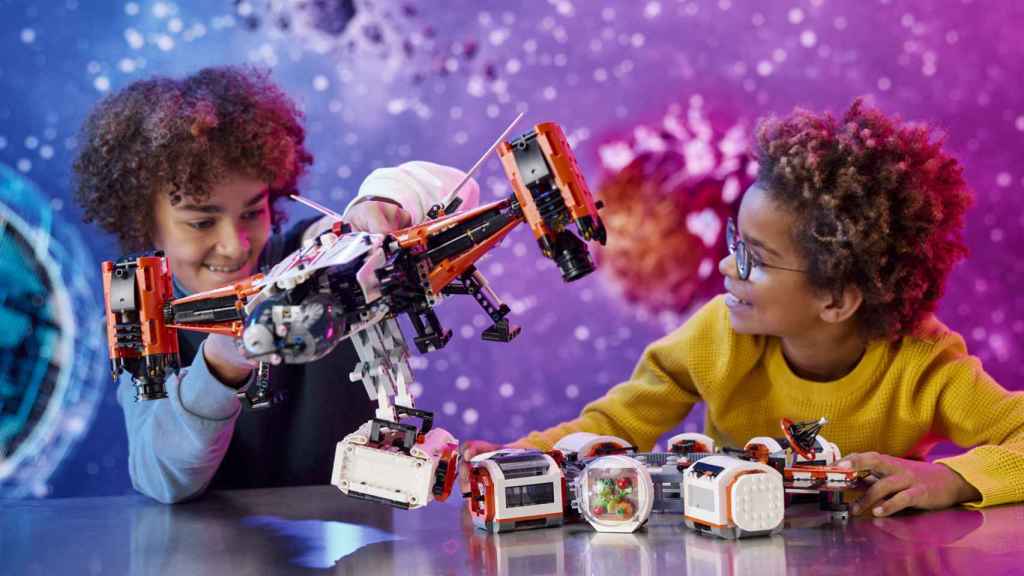 Nave espacial de uno de los sets de LEGO.