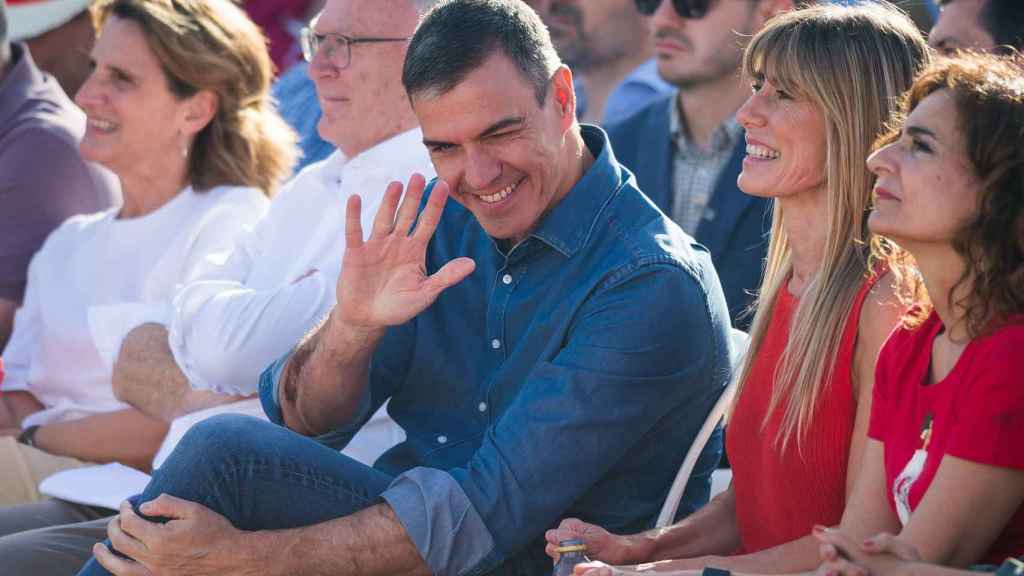 Bgeoña Gómez en sur reciente acto en Málaga con Pedro Sánchez.