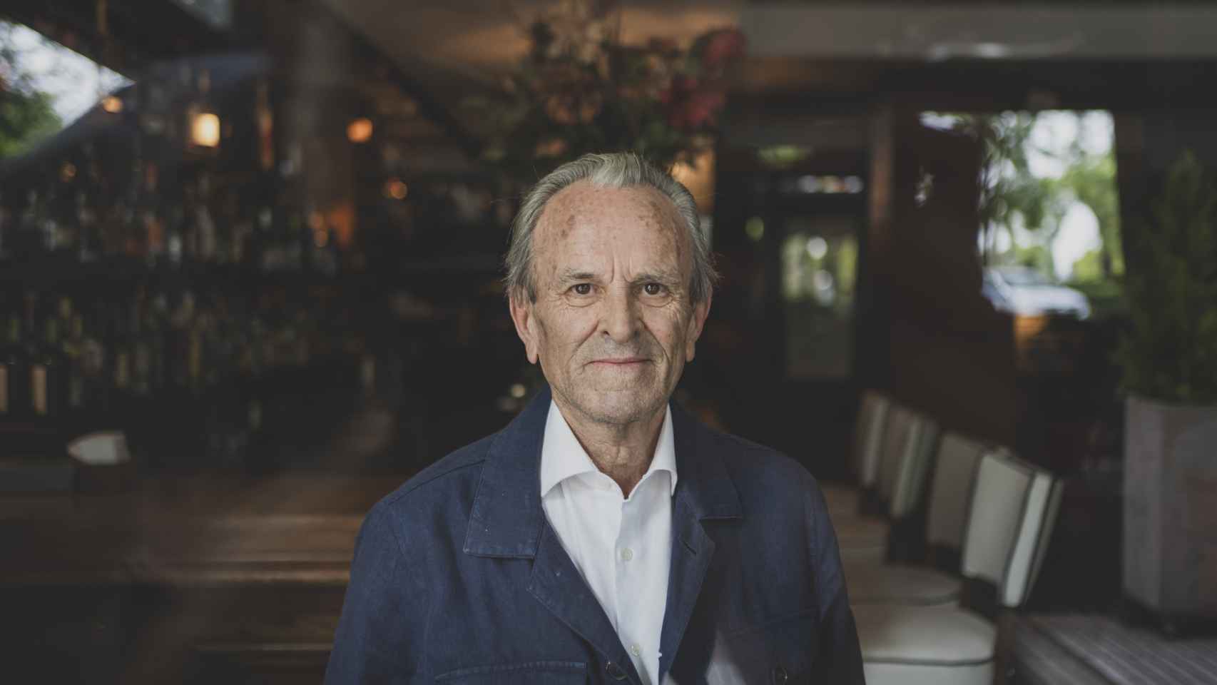 Antonio Hernández Mancha fue presidente de Alianza Popular entre 1987 y 1989. Tras casi cuatro décadas en silencio, da un paso al frente para contar su versión de la Historia reciente.