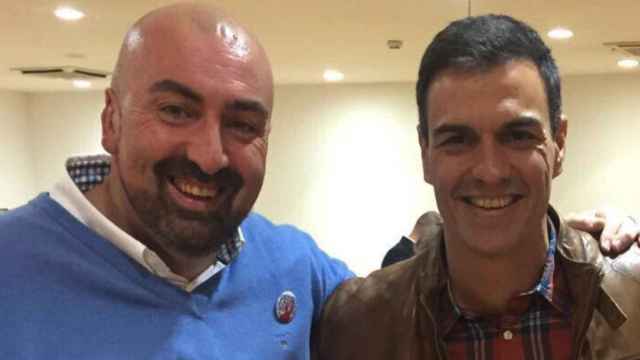 Koldo García Izaguirre y Pedro Sánchez, hace años, en un acto del PSOE.