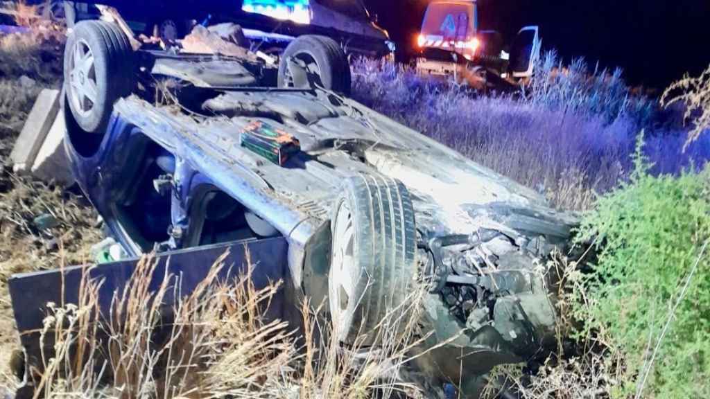 Otra imagen del vehículo siniestrado anoche en Pizarra.