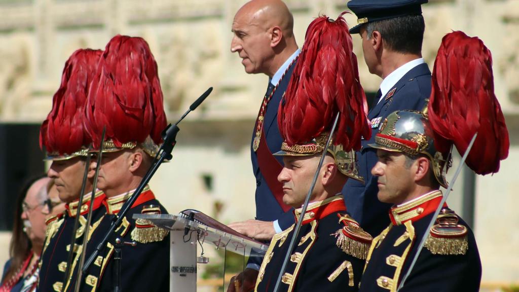 El alcalde de León, José Antonio Diez, preside el nombramiento de Hijos Adoptivos a los alumnos y profesores de la Academia Básica del Aire de la Virgen del Camino