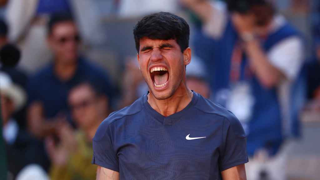 Carlos Alcaraz celebra su pase a la final de Roland Garros