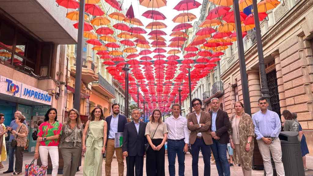 Puesta en marcha de los paraguas.