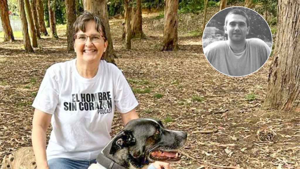 La hermana de Miguel Ángel viste una camiseta en la que puede leerse El hombre sin corazón.