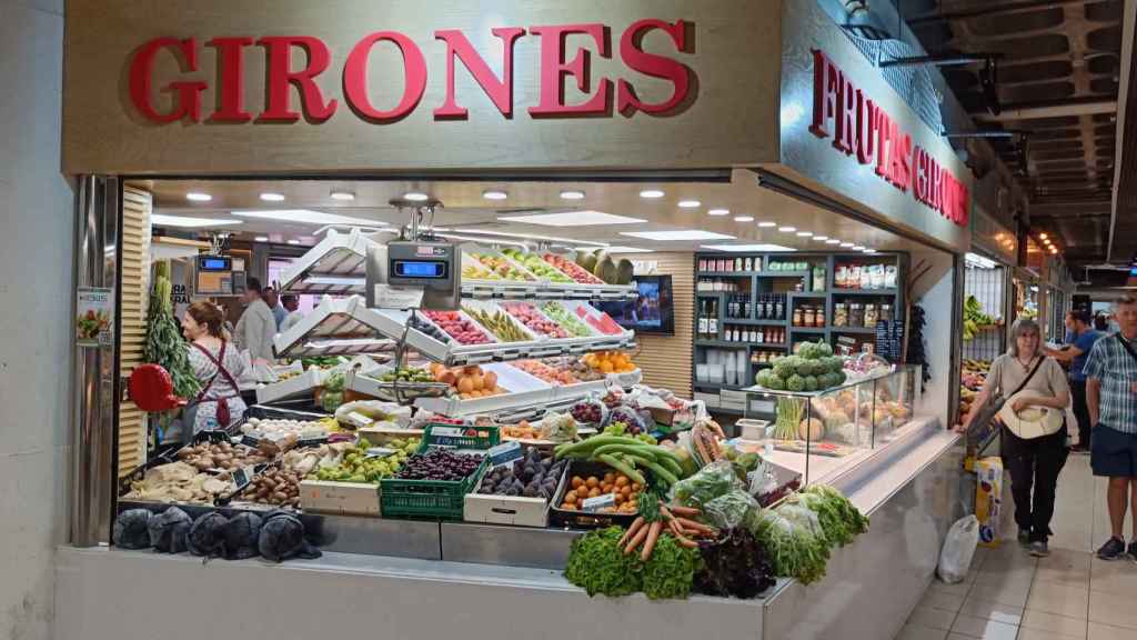El puesto Frutas Gironés en el Mercado de Alicante.