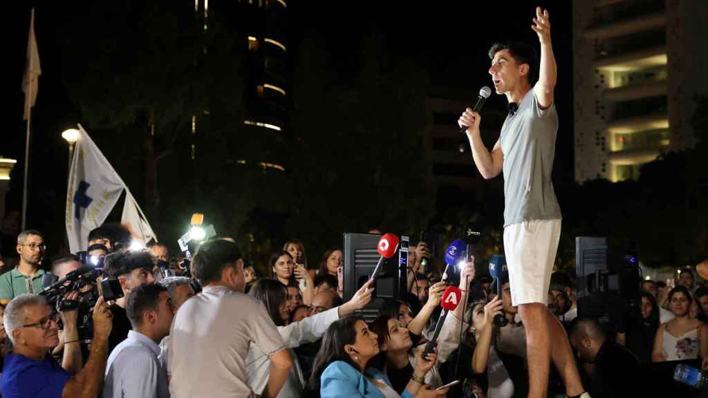 Fidias Panayiotou celebra su elección en las europeas, este domingo en Nicosia.
