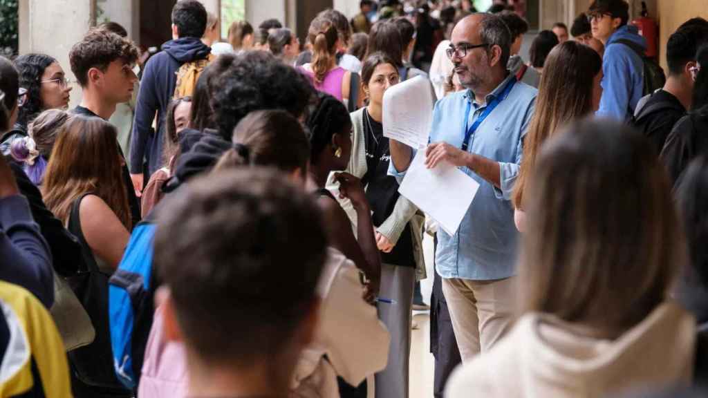 Imagen de archivo de alumnos en la EBAU.