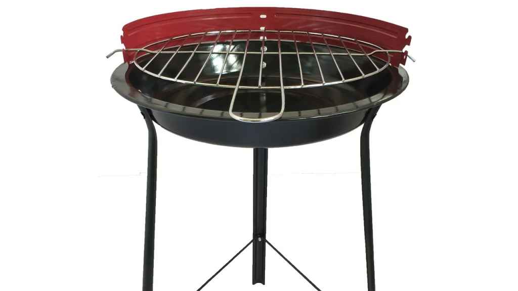 Barbacoa de carbón redonda con parrilla.