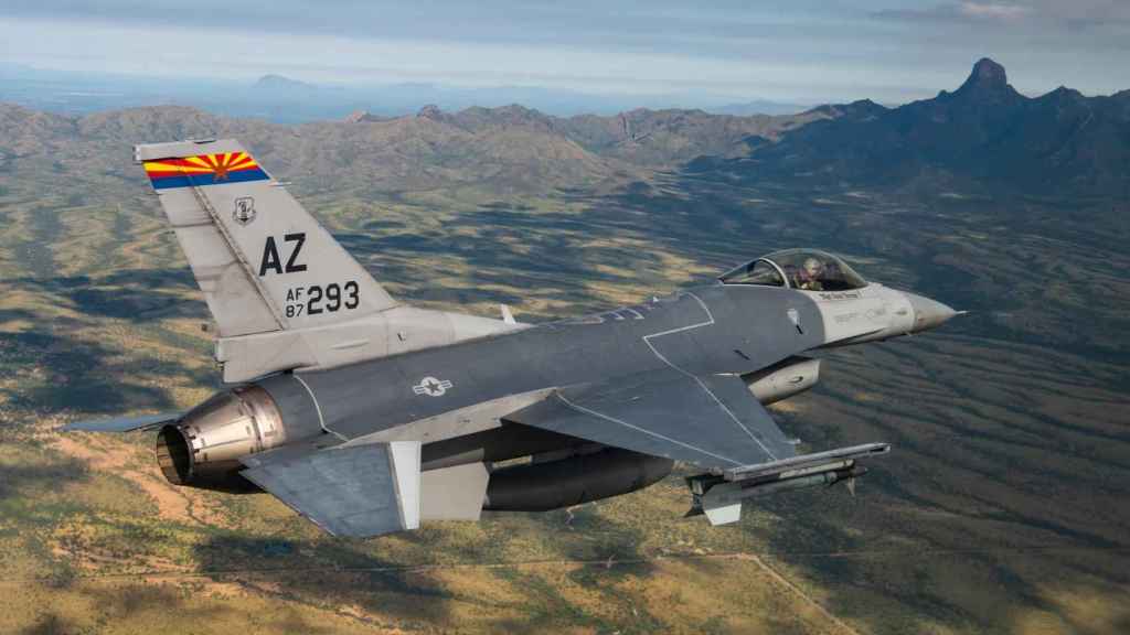 F-16 de EEUU asignado al Ala 162 donde están entrenando los pilotos ucranianos