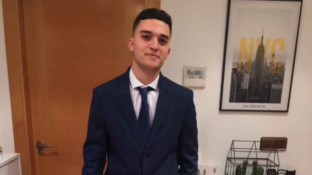 Joaquín Soto, un ciudadano de la Región de Murcia que ha votado a 'Se Acabó La Fiesta', el partido de Alvise Pérez.