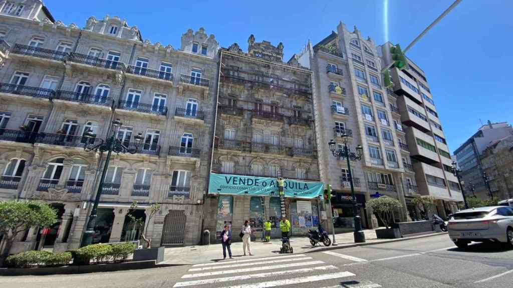Edificio del número 31 de la calle Colón de Vigo.