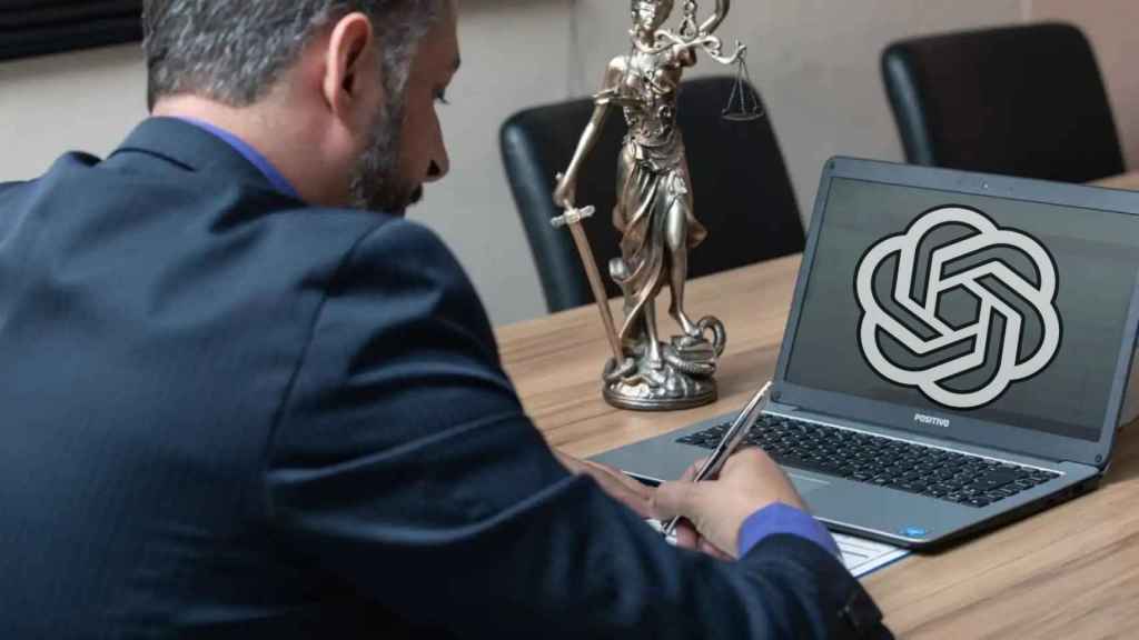 Un abogado en imagen de archivo y el logo de ChatGPT.