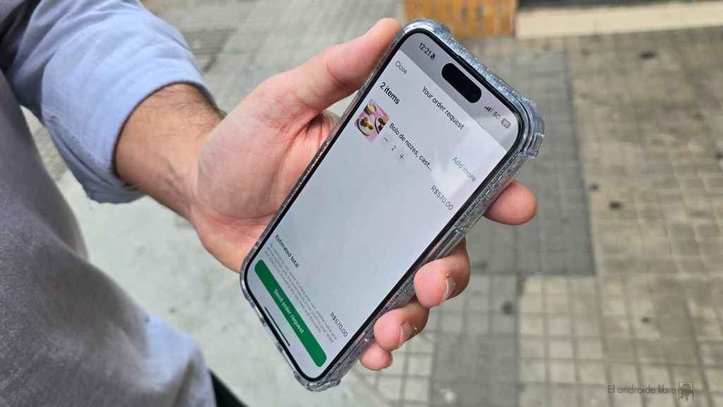 Una persona comprando dentro de WhastApp
