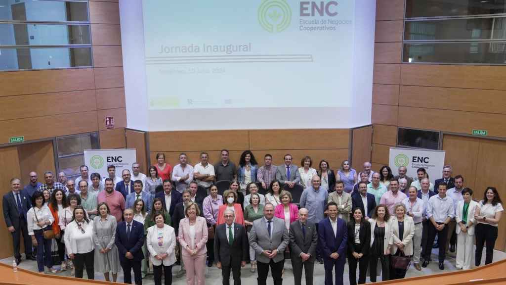 Participantes en la jornada inaugural de la Escuela de Negocios Cooperativos.