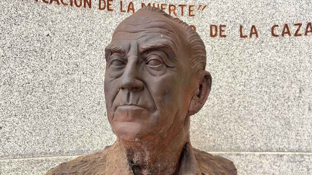 El busto de Juan Garoz Pedraza ha sido robado del cementerio de Los Yébenes.