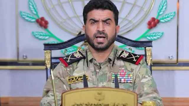 Abdul Hakim Al-Jaiwani, jefe de la inteligencia hutí, pronuncia un discurso para el canal televisivo Al-Masirah.