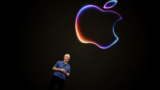 Tim Cook durante la WWDC 24