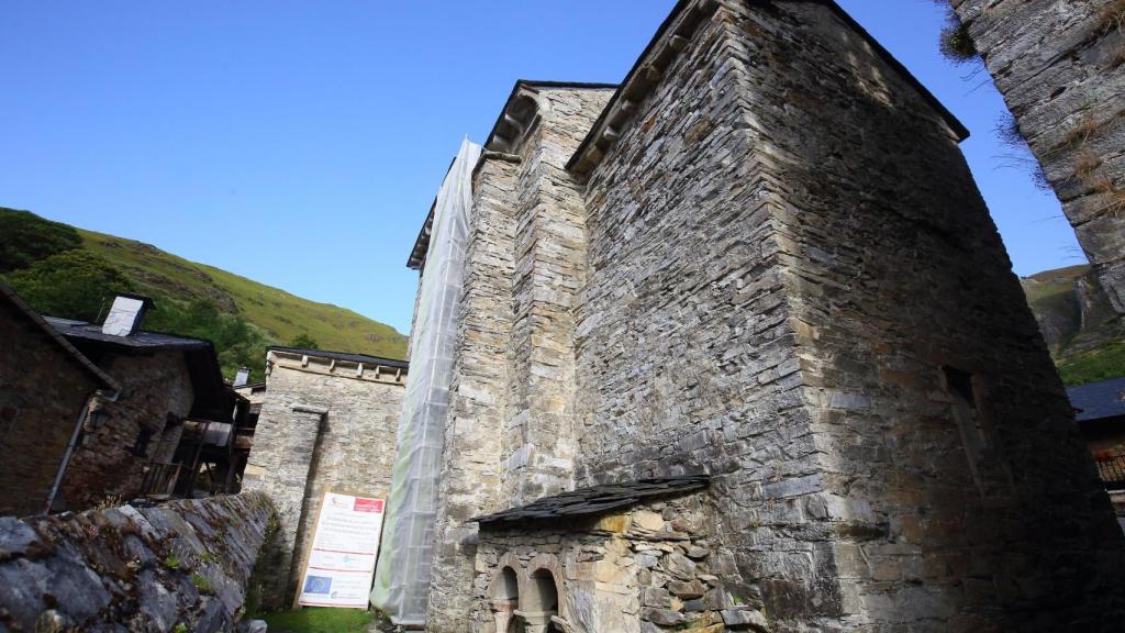 La iglesia de Santiago de Peñalba