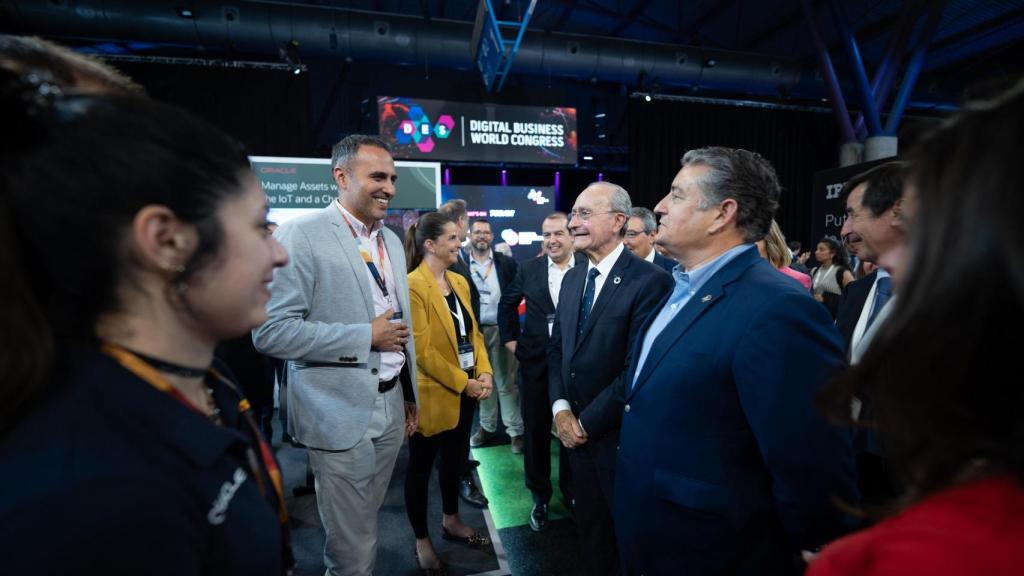 Autoridades y visitantes en DES 2024.