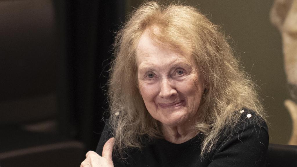 Annie Ernaux, Premio Nobel de Literatura 2022, comparece junto a los medios de comunicación en un céntrico hotel de Barcelona. Foto: Marta Pérez / EFE