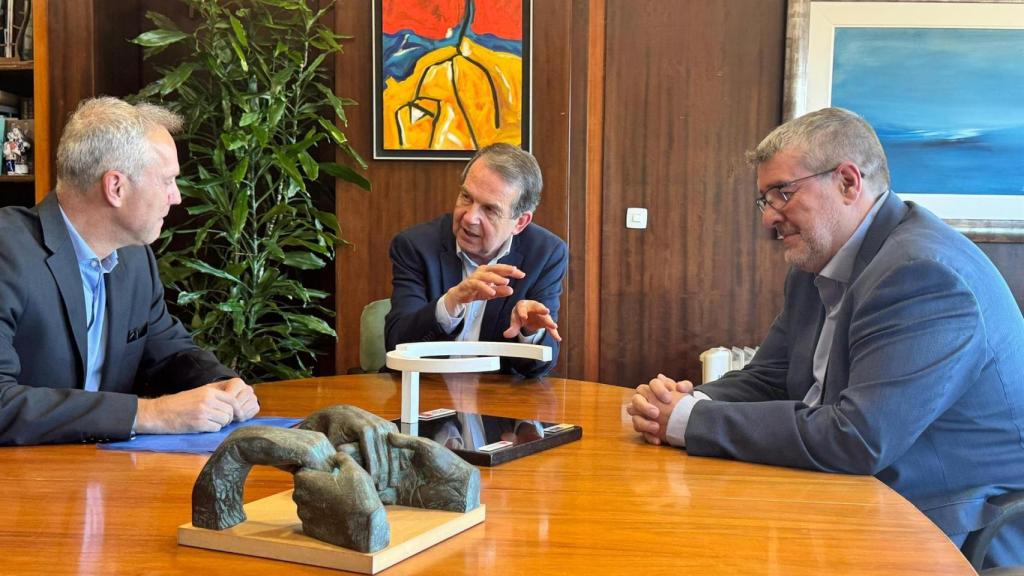 Reunión entre Caballero e Ignacio Bueno y José Luis Mosquera
