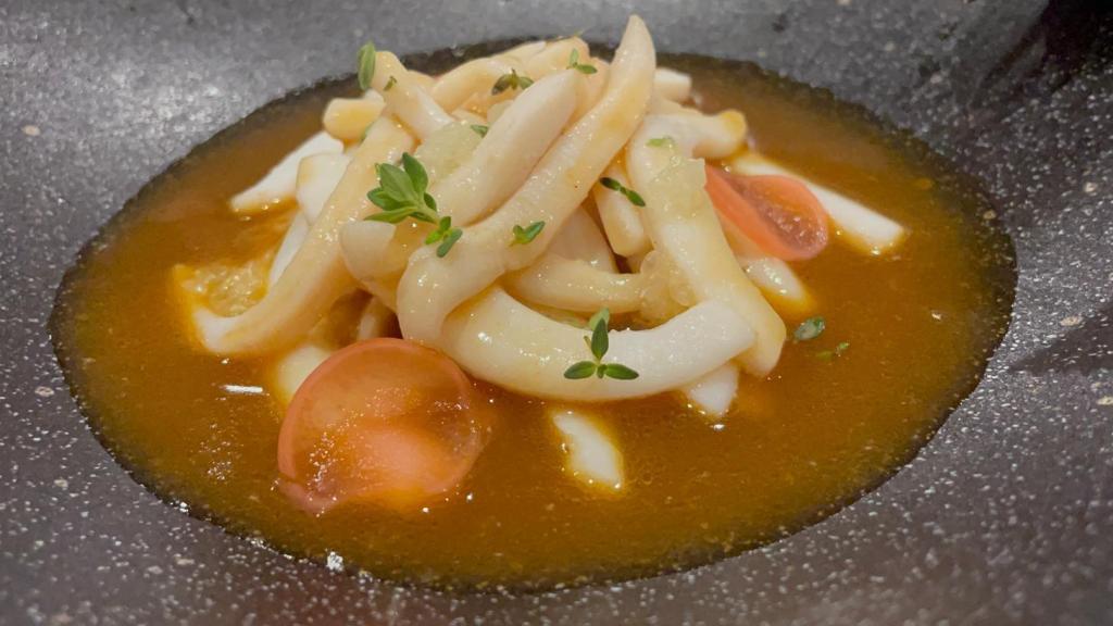 Calamares de potera con caviar cítrico.