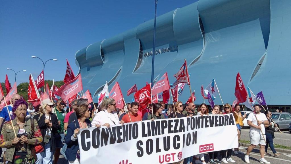 Manifestación del sector de limpieza de edificios de las provincias de Pontevedra y A Coruña.