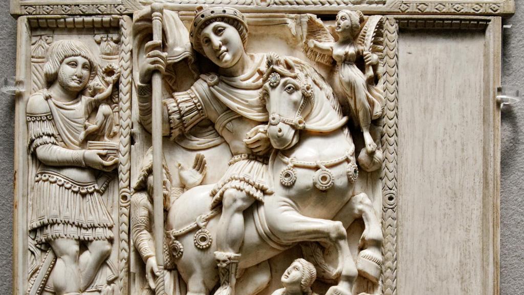 Díptico tallado en marfil que representa al triunfante emperador Justiniano. Siglo VI d.C.