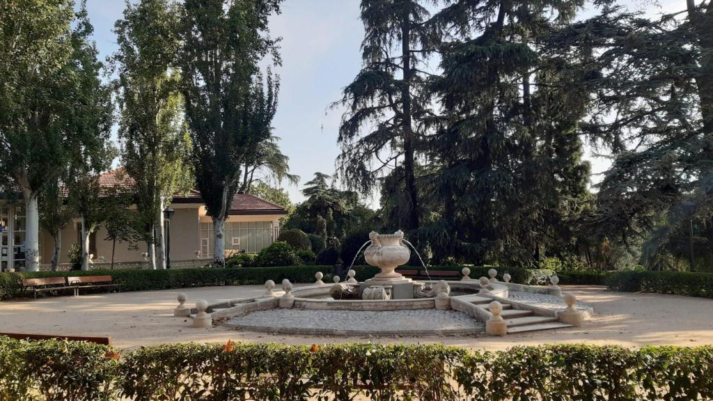 Imagen de archivo del parque con cascadas.