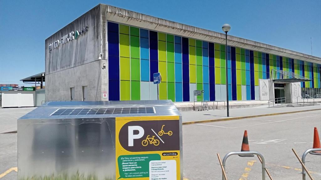 Aparcamiento 'Bicihangar Rocket' en Vigo.