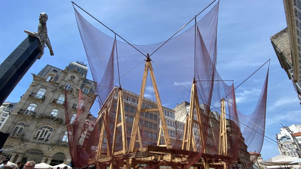 El pabellón temporal del festival TAC! en la Puerta del Sol, en Vigo.