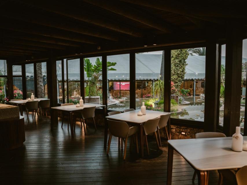 El interior del salón principal de Cabaña Buenavista.