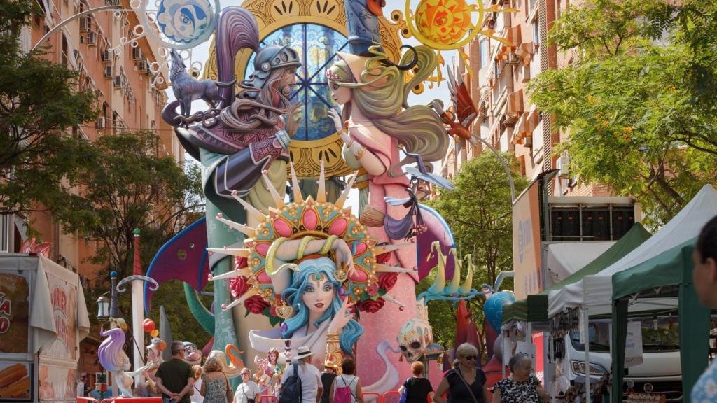 Monumento de Hogueras de otro año.