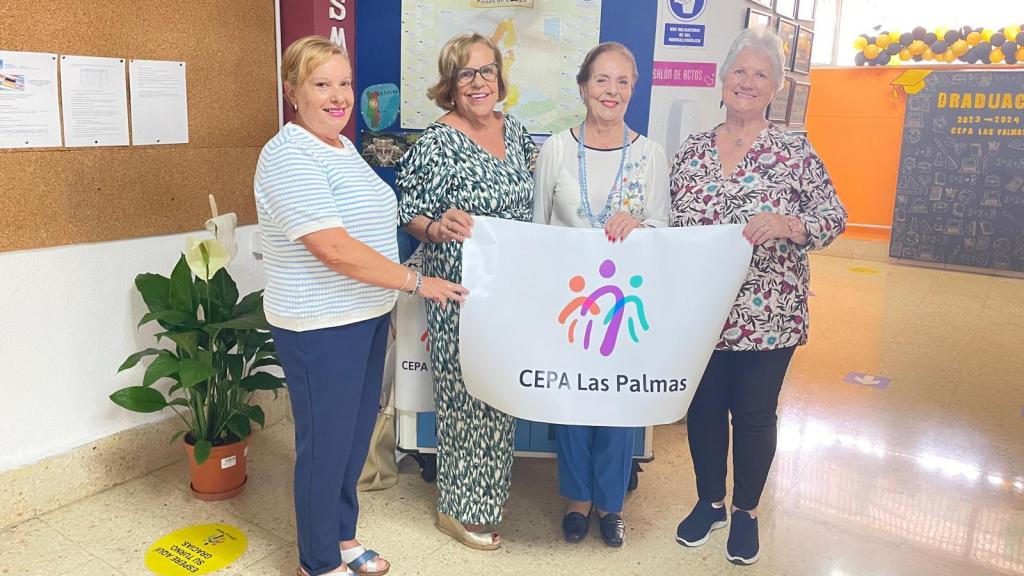 De izquierda, María del Carmen Martín, Isabel Delgado, Sebastiana Martín y Pino Viera, cuatro ancianas que han hecho Erasmus.