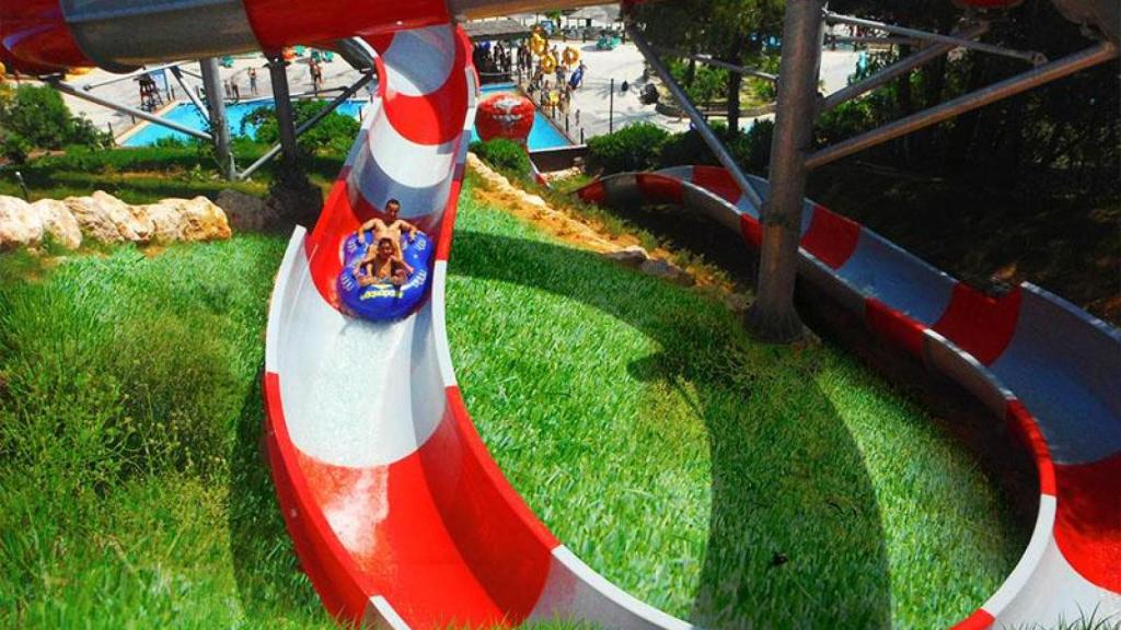 Una de las atracciones de Aquópolis, en Cullera (Valencia). EE