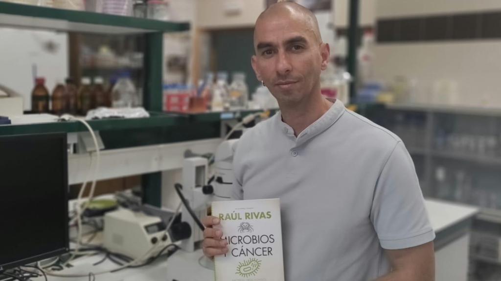 Raúl Rivas, catedrático de Microbiología de la Universidad de Salamanca.