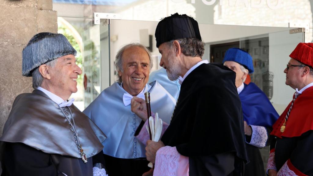 Joan Manuel Serrat, investido Doctor Honoris Causa de la UBU