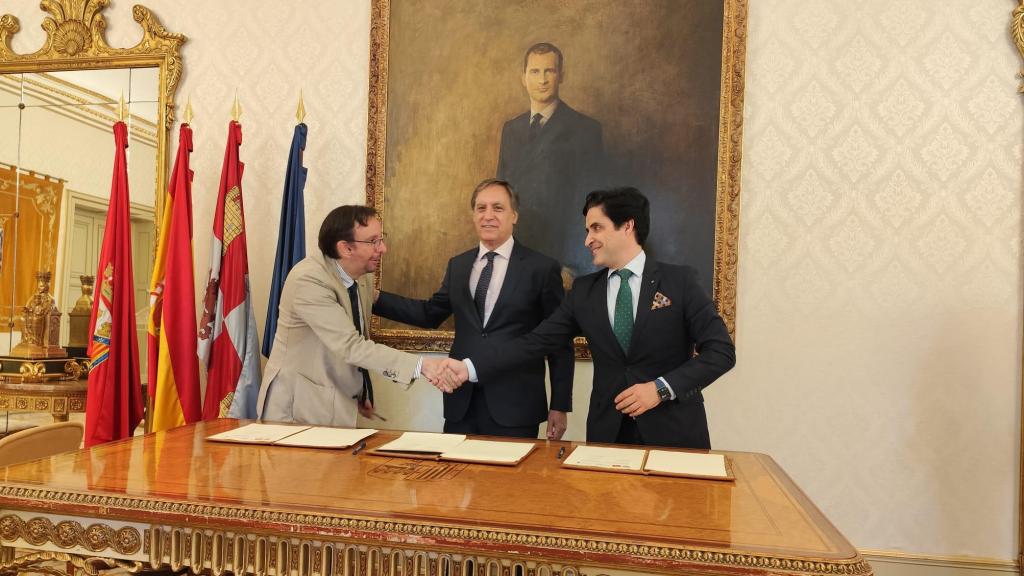 Firma del convenio entre el Ayuntamiento, la Fundación de la Universidad y Startup Olé  para la edición de 2024