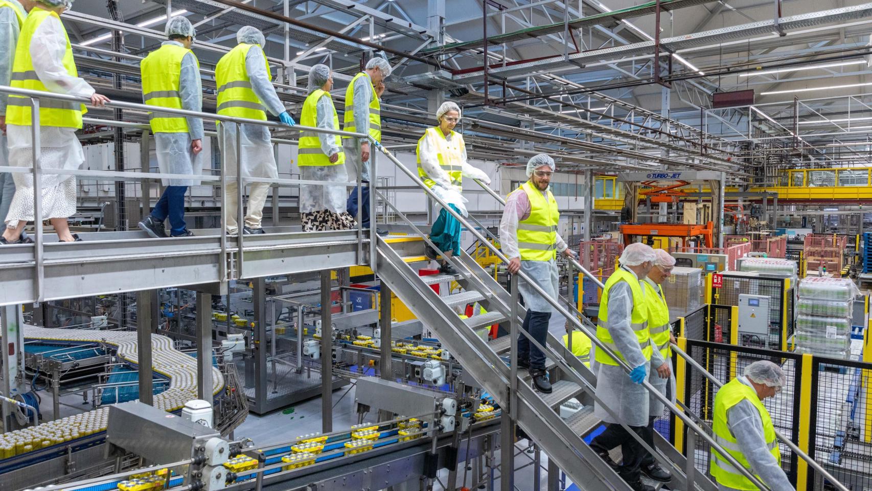 Un paseo en fotos por la fábrica de La Casera: 765 millones de botellas y latas al año desde Toledo