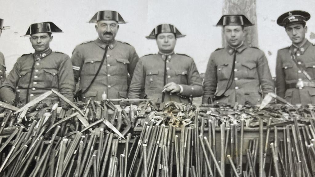 En el centro, Luis Castro, capitán de la Guardia Civil y jefe del Servicio de Información y Policía Militar en Teruel, artífice de la desarticulación de una docena de redes de espionaje republicano.