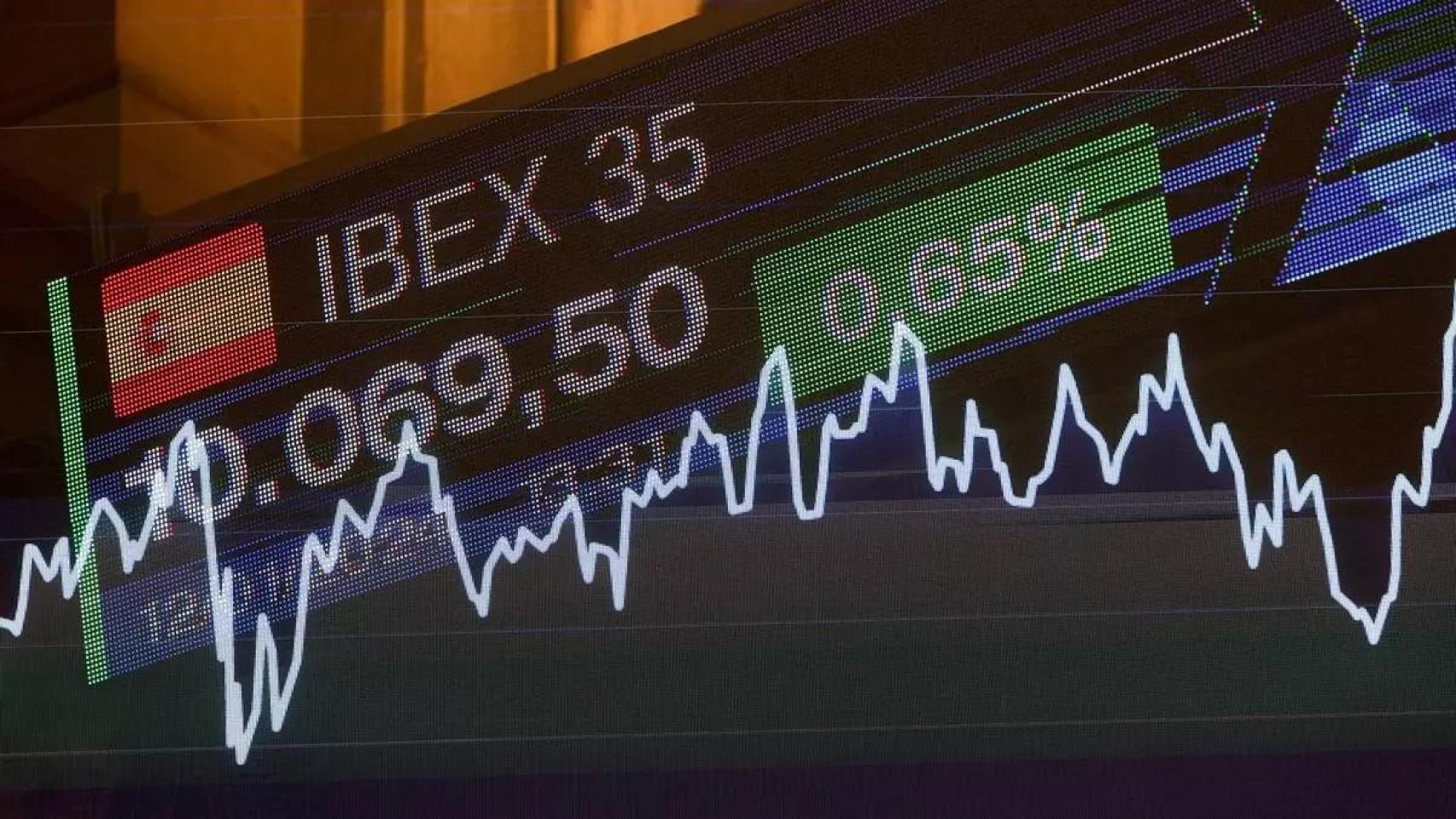 Un panel del Ibex 35 en el Palacio de la Bolsa de Madrid.